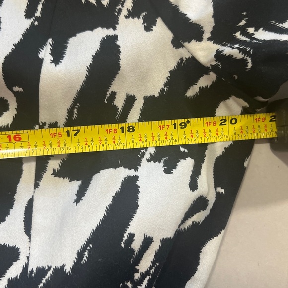 Appraisal large herringbone, pattern, black and white button down Coat Large - Picture 11 of 14